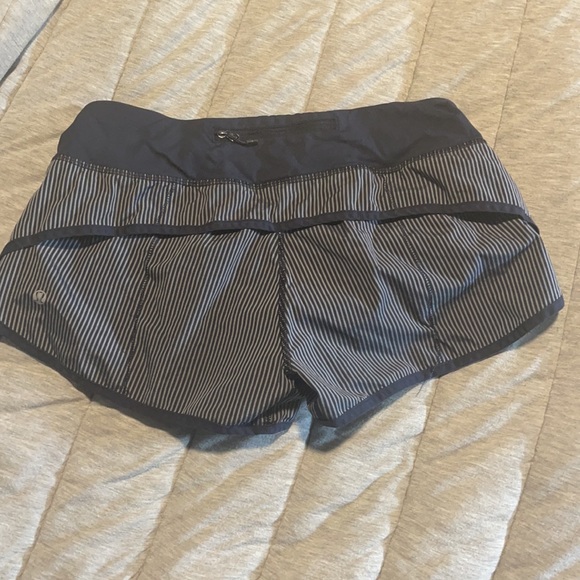 Lululemon speeds. Blue and grey stripes size 6 - Picture 2 of 3